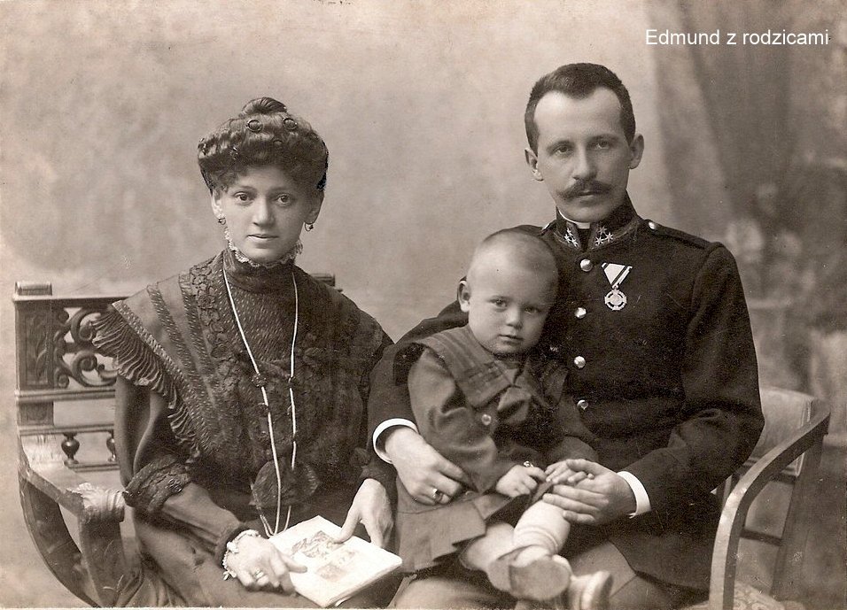 Edmund with his parents online puzzle