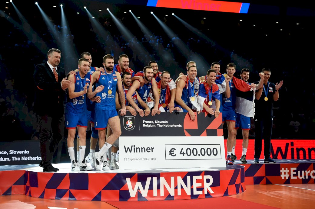 Serbiens Volleyballmannschaft Online-Puzzle