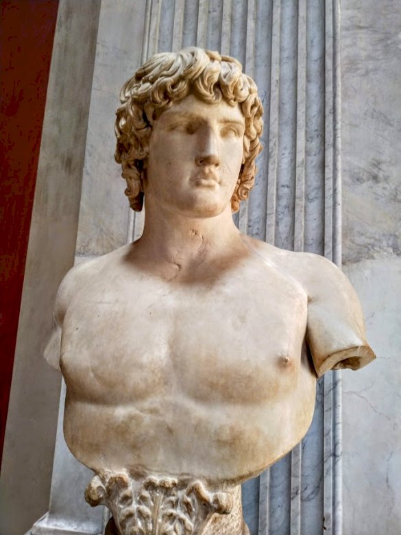 busto romano kirakós online