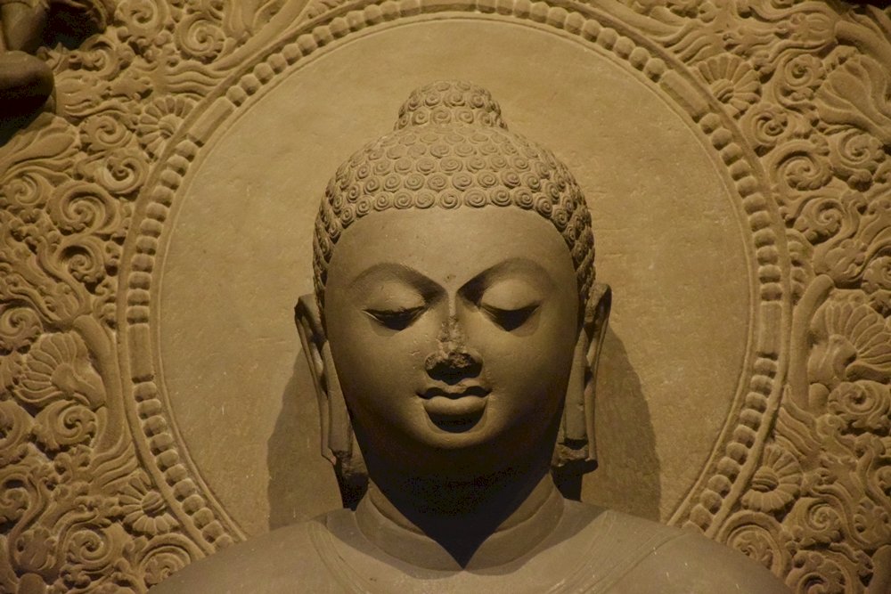 figura de Buda no sul da Índia quebra-cabeças online