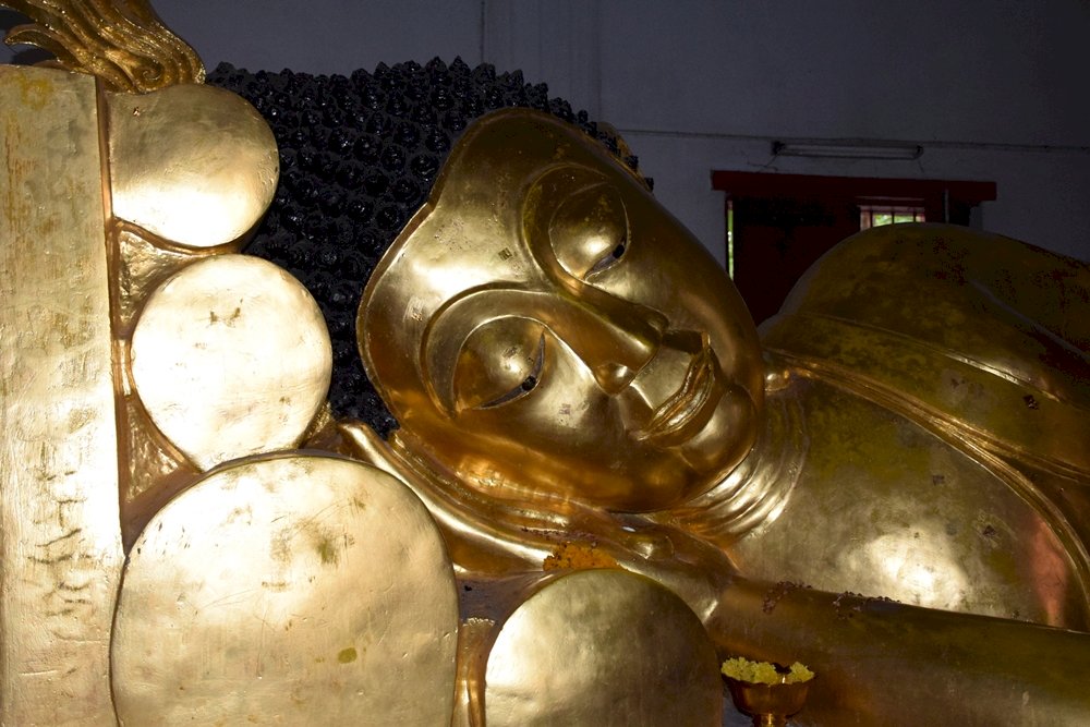 lutande buddha i Chiang Mai Pussel online