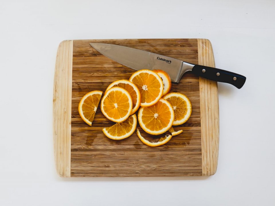 Skivade apelsiner på skärning Pussel online