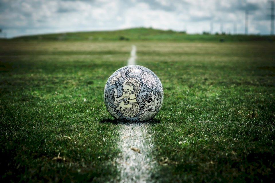 El balón de fútbol azteca por el caos rompecabezas en línea