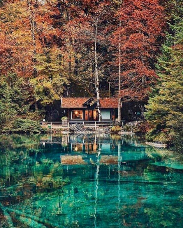 Malé krásné jezero, Švýcarsko online puzzle