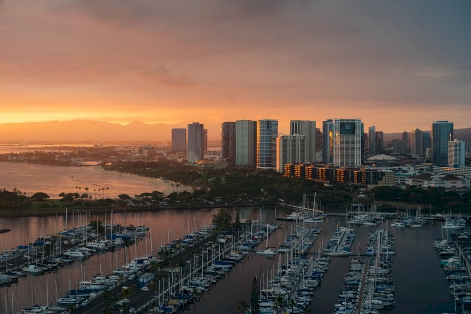 Hawaiianische Sonnenuntergänge sind beleuchtet! Online-Puzzle