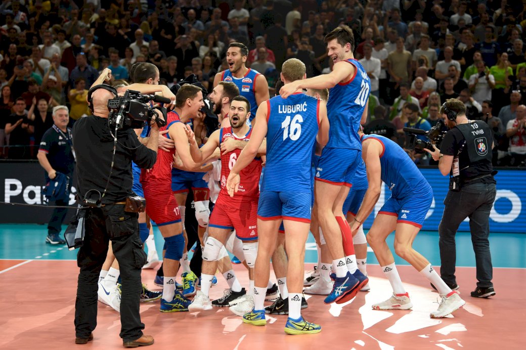 Serbia's volleyball team online puzzle