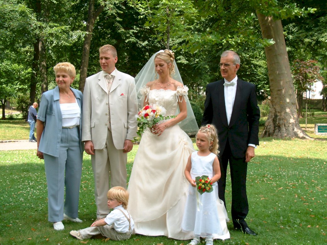 Familjen vid äktenskapet Pussel online