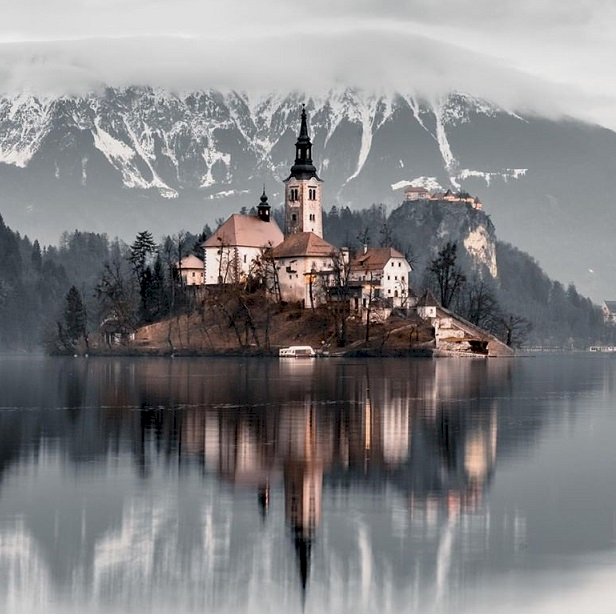 Lago Bled na Eslovênia. quebra-cabeças online