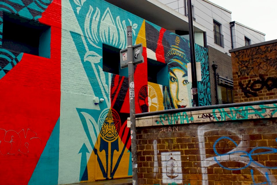 Улично изкуство, жена, улица онлайн пъзел