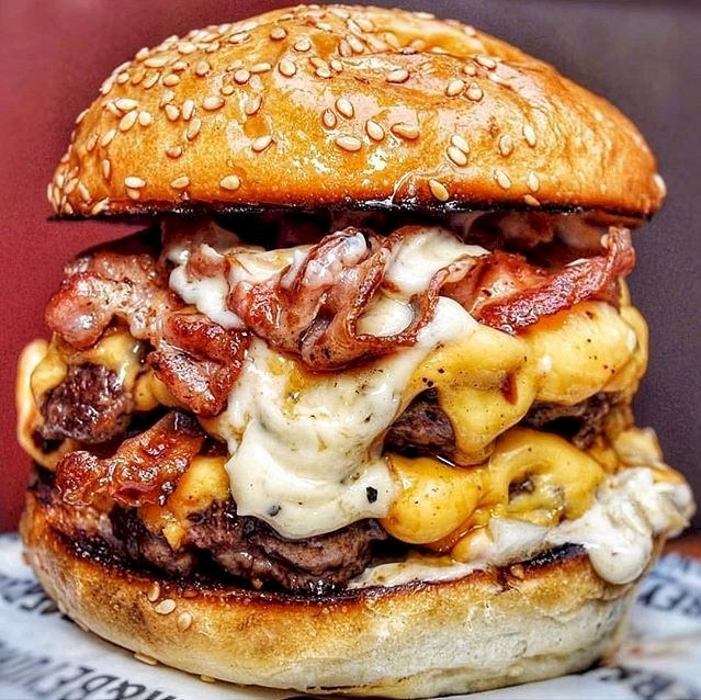 Hambúrguer com queijo e bacon puzzle online