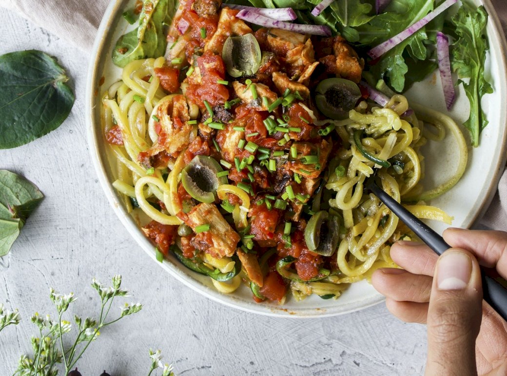 Espagueti con verduras rompecabezas en línea