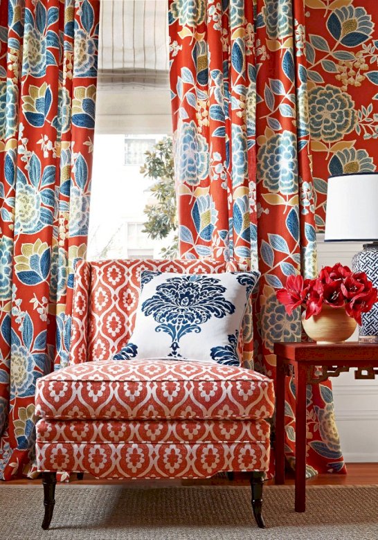 Floral curtains in the living room online puzzle