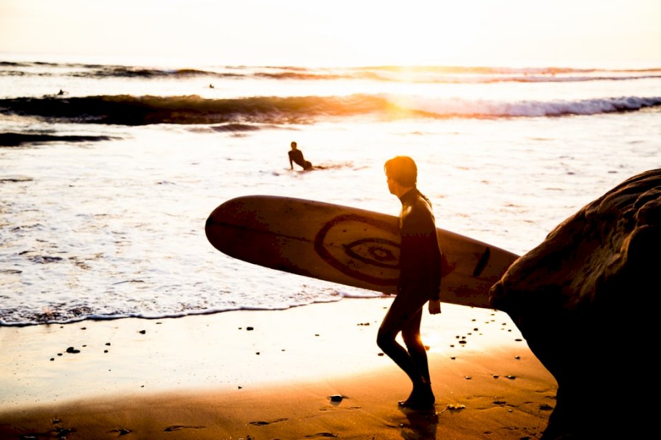 Surfer op gouden uur online puzzel
