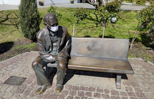 Скулптура на Густав Холубек. онлайн пъзел