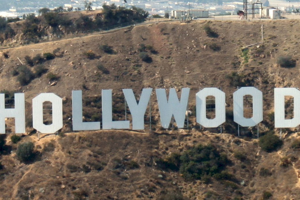Hollywood pussel på nätet