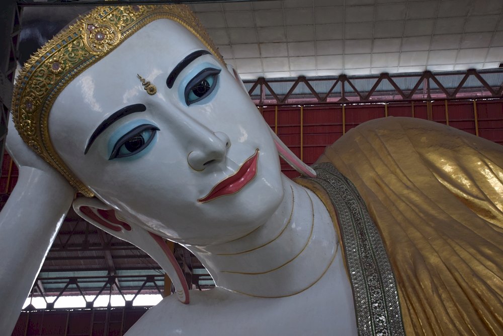 лежащий Будда в Мьянме онлайн-пазл