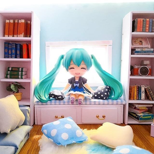 Miku in his room jigsaw puzzle online