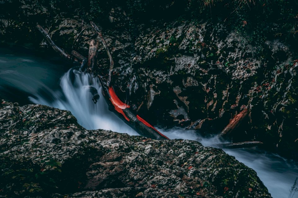 スロベニアの峡谷の水 ジグソーパズルオンライン