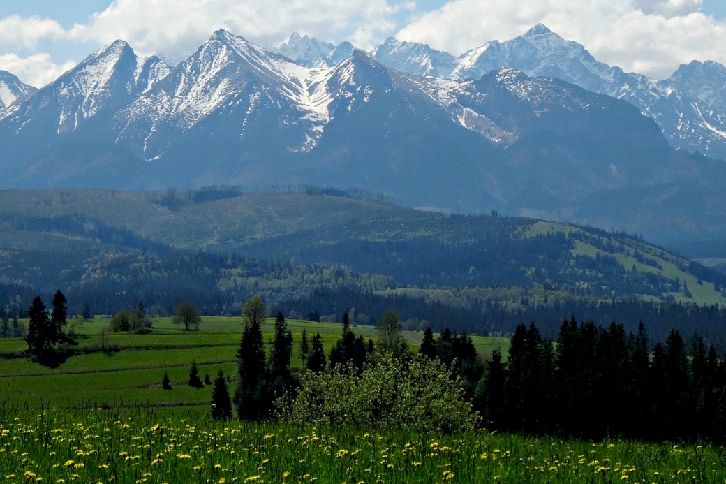 Изглед към Татра планина през пролетта :) онлайн пъзел