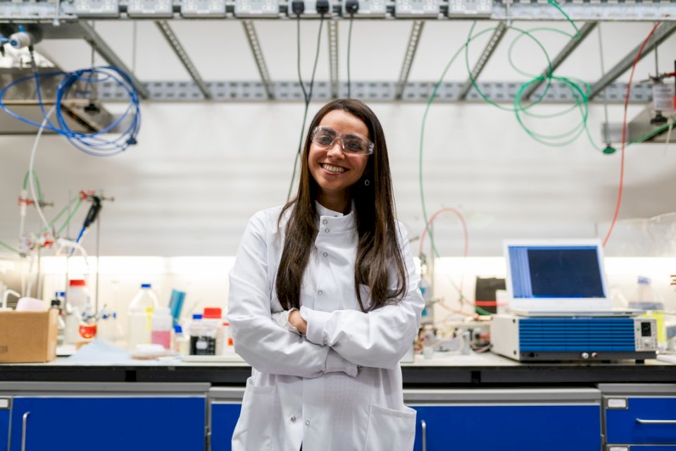Kvinnlig kemisk ingenjör i Pussel online