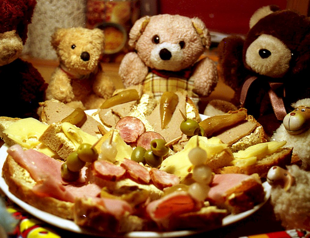 feast of stuffed animals jigsaw puzzle online