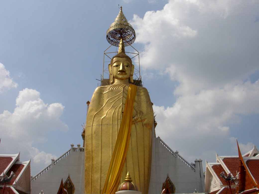 BUDDHA IN BANGKOK WAT INTHARAWIHAN puzzle online