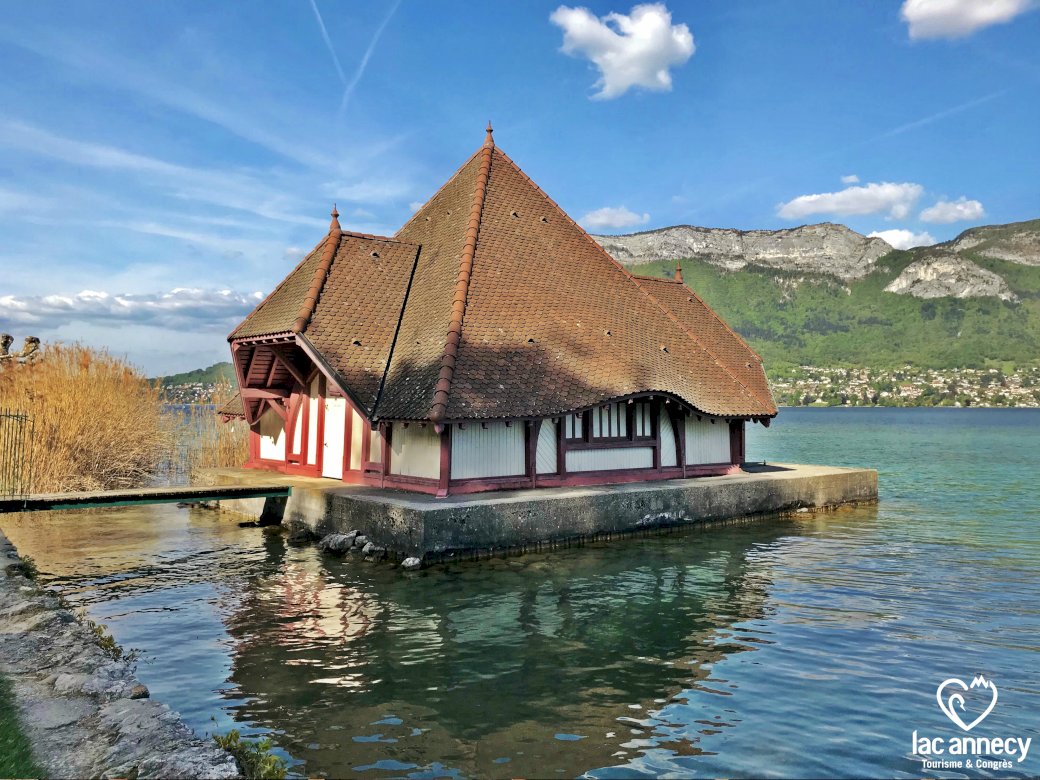Hus vid sjön Annecy Pussel online