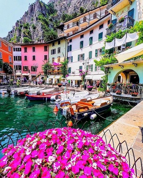 Italy. Limone. jigsaw puzzle online