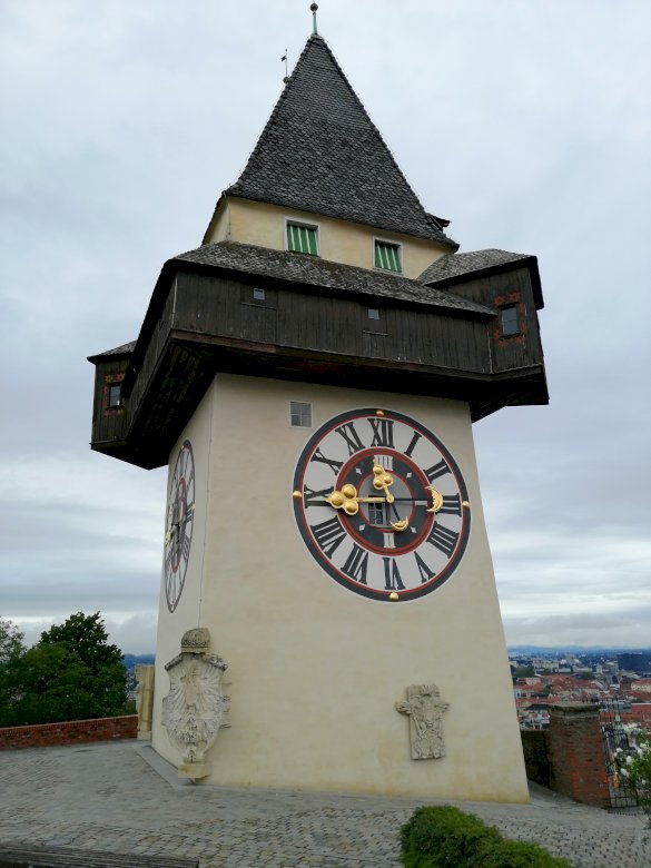 Башня с часами в Граце онлайн-пазл