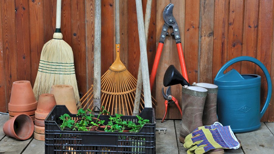 инструменти при работа в градината. онлайн пъзел