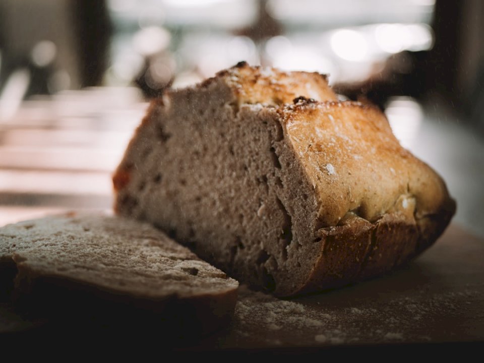 Självgjord bröd tillverkad av surt pussel på nätet
