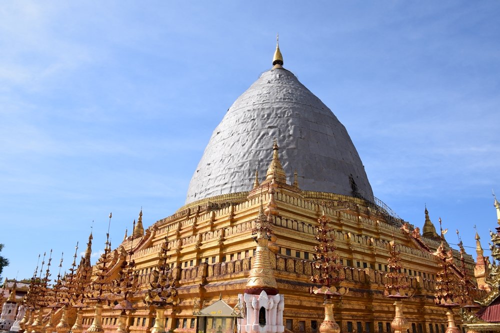 Stupa nach dem Erdbeben in Bagan Online-Puzzle