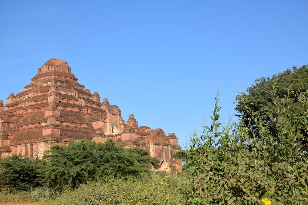 stupa em Bagan após o terremoto puzzle online