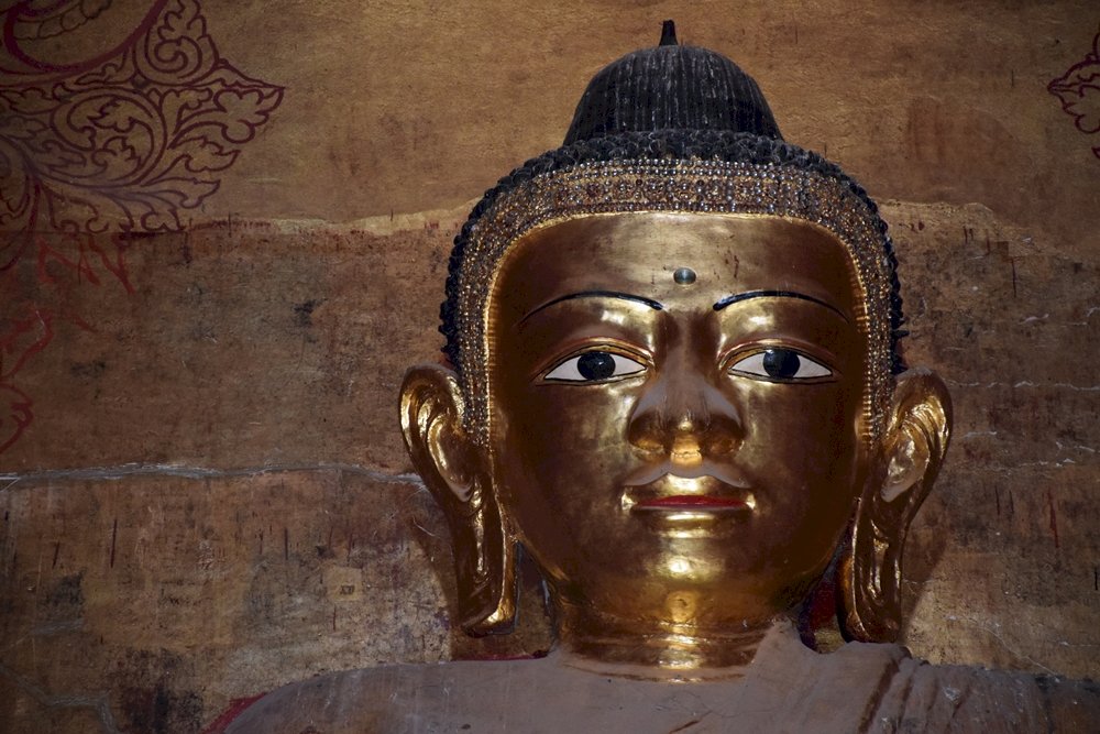 de typische Boeddha in Myanmar online puzzel