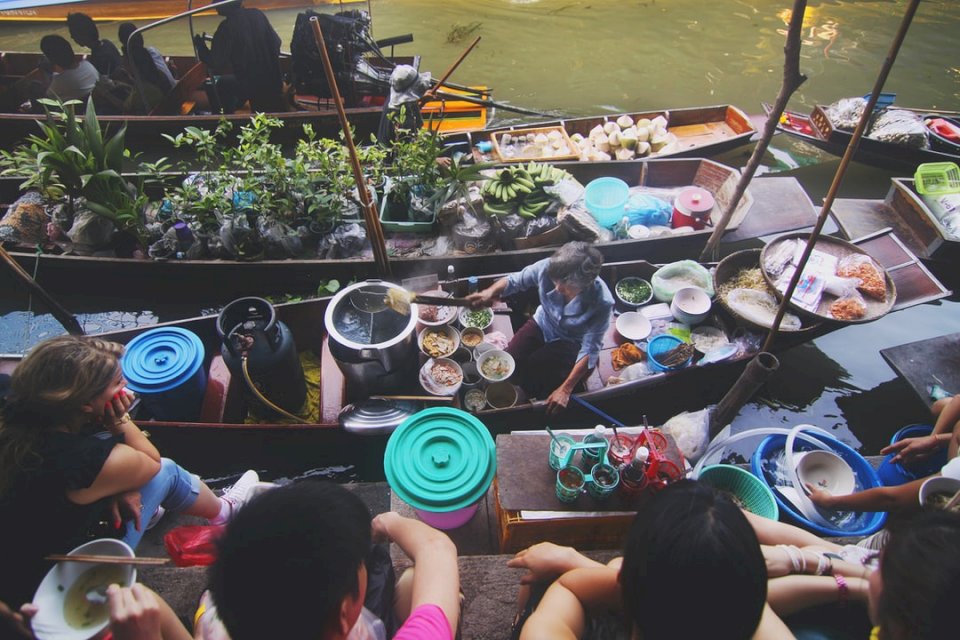 Річковий ринок в Таїланді онлайн пазл