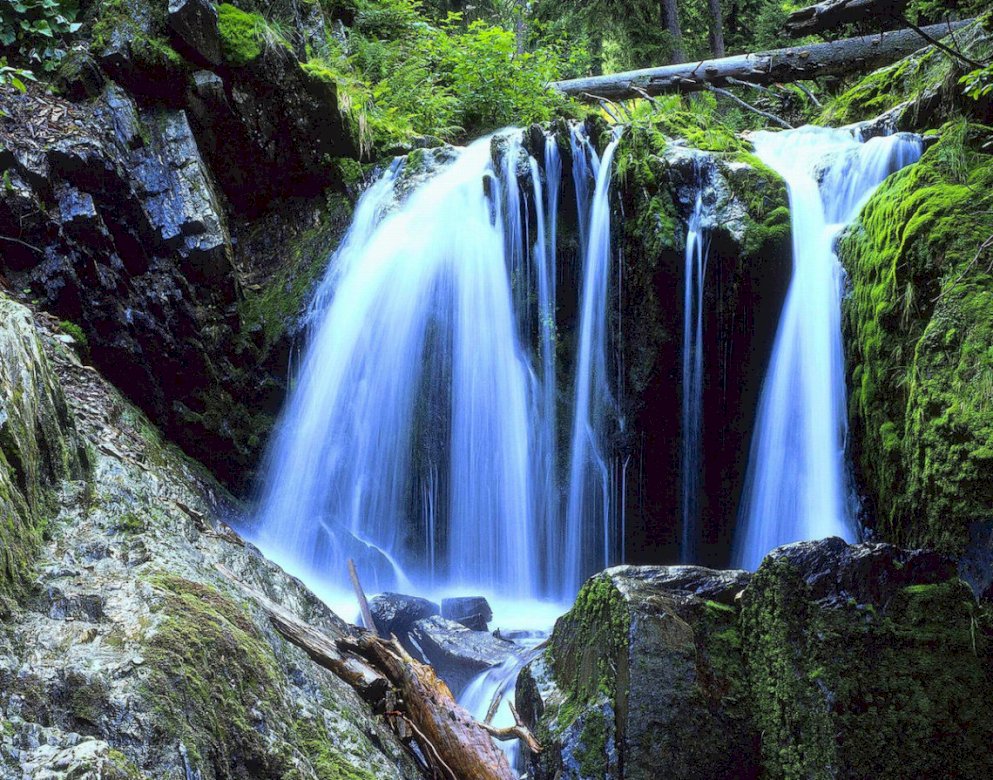 Wasserfall aus der Tschechischen Republik Online-Puzzle