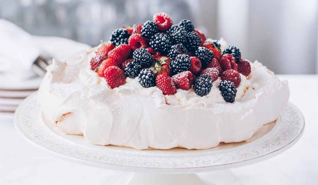 Meringue with fruit jigsaw puzzle online