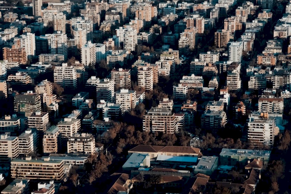 Вид на небо Костанера в Сантьяго пазл онлайн