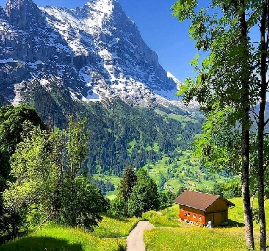 Een hut in de bergen. legpuzzel online