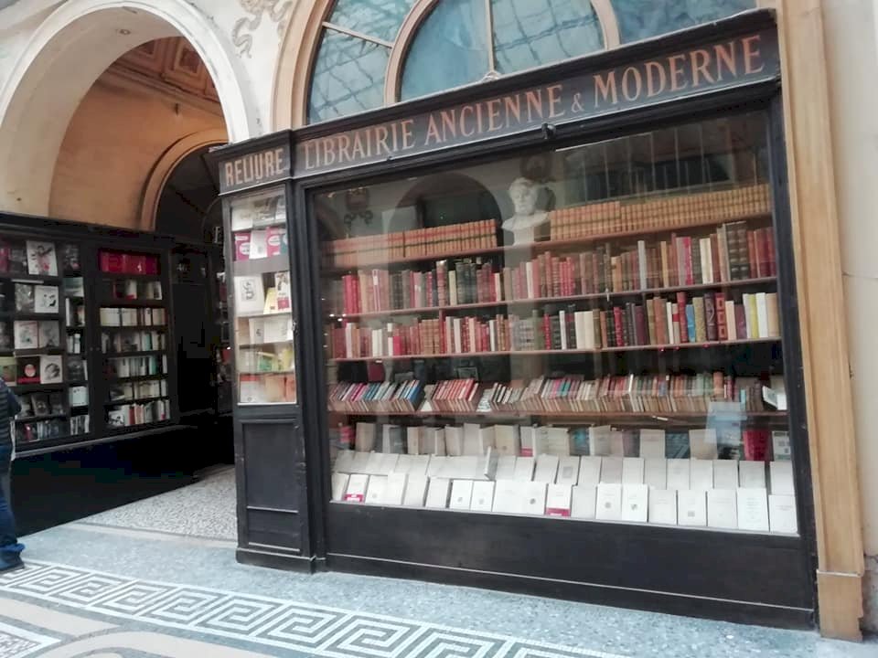Парижский книжный магазин пазл онлайн