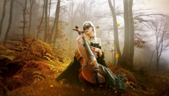 Femeie cu violoncel în pădure puzzle online