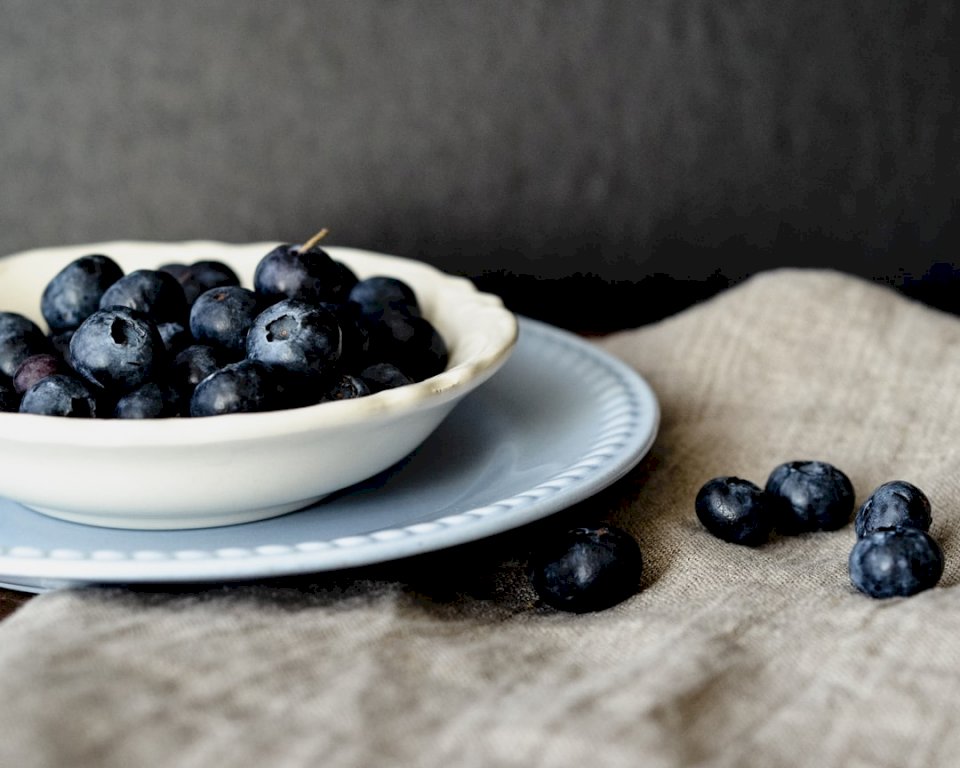 Bowl of blueberries online puzzle