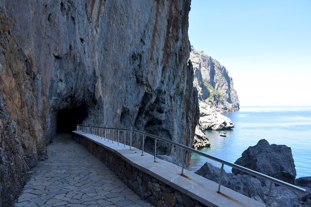 túnel em Sa Calobra Mallorca quebra-cabeças online