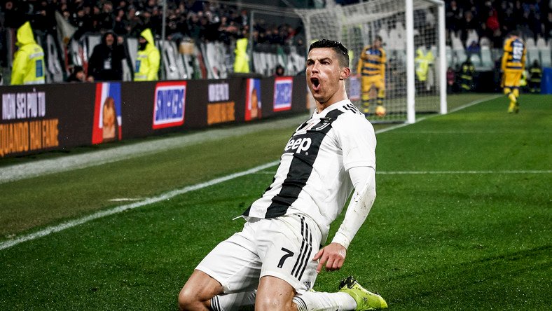 Futbolista Cristiano Ronaldo rompecabezas en línea