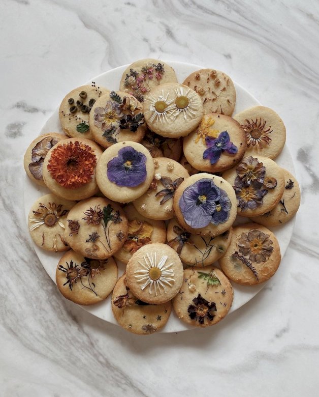 Shortbread with flowers jigsaw puzzle online