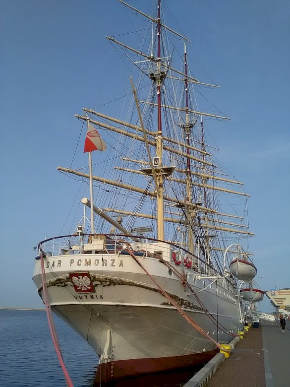 Fartyget Dar Pomorza pussel på nätet