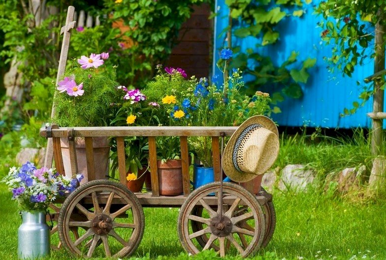 Chariot de jardin avec des fleurs en pots puzzle en ligne
