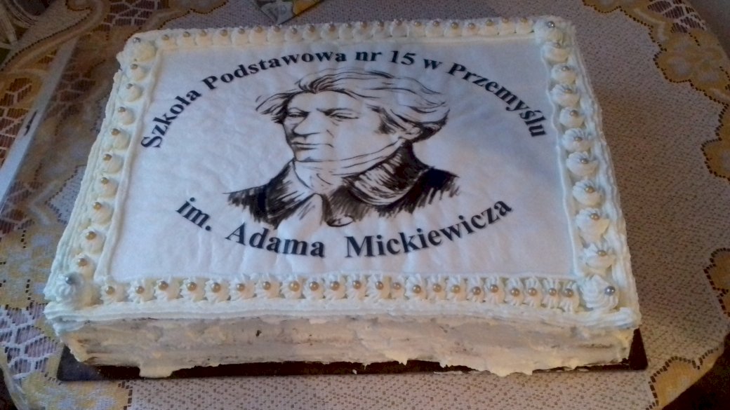 τούρτα που δίνει το όνομα στο σχολείο A. Mickiewicz παζλ online