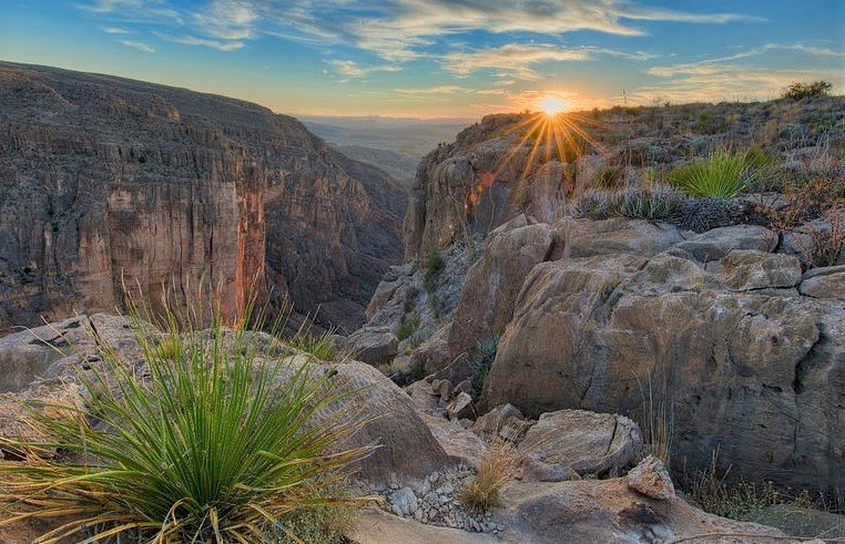 Napfény a kanyon felett kirakós online