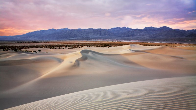 カリフォルニア州デスバレーの砂漠 ジグソーパズルオンライン
